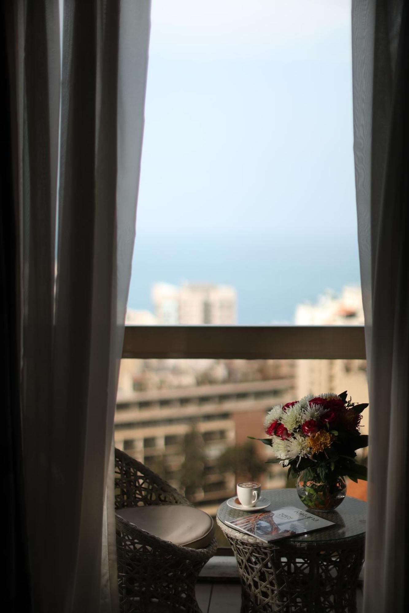 Gefinor Rotana - Beirut Ξενοδοχείο Εξωτερικό φωτογραφία View from the window of a room at the hotel