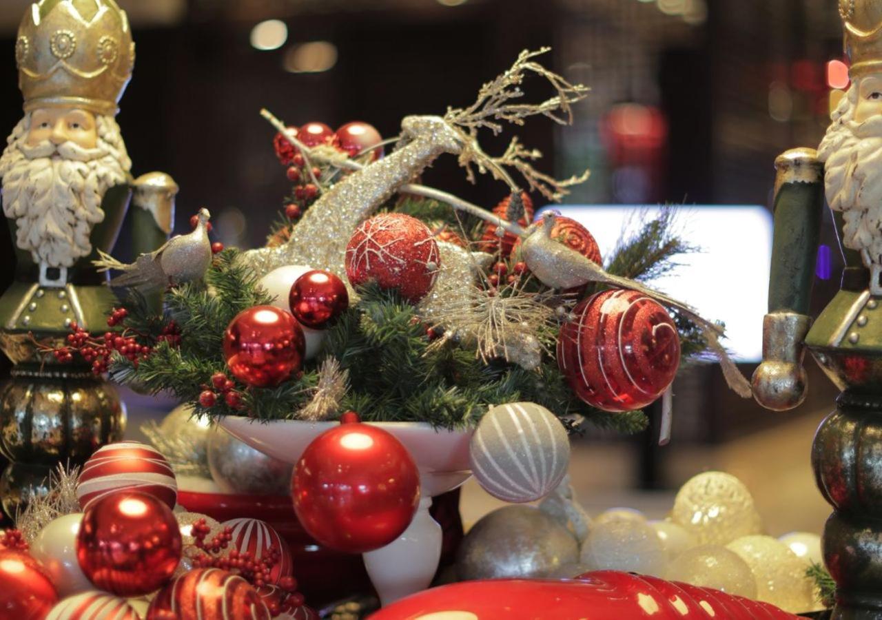 Gefinor Rotana - Beirut Ξενοδοχείο Εξωτερικό φωτογραφία Christmas ornaments