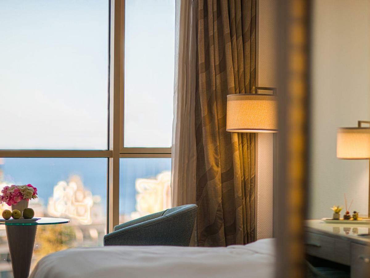 Gefinor Rotana - Beirut Ξενοδοχείο Εξωτερικό φωτογραφία A guest room at the hotel