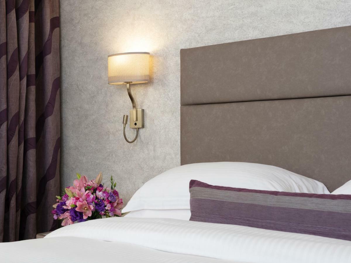 Gefinor Rotana - Beirut Ξενοδοχείο Εξωτερικό φωτογραφία A wall light
